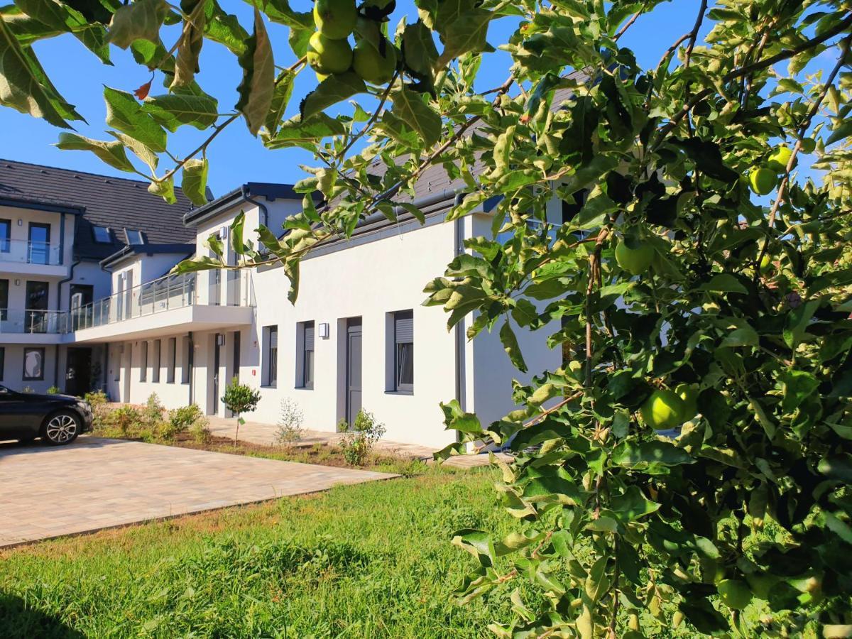 Silver Lodge Apartments Эгер Экстерьер фото