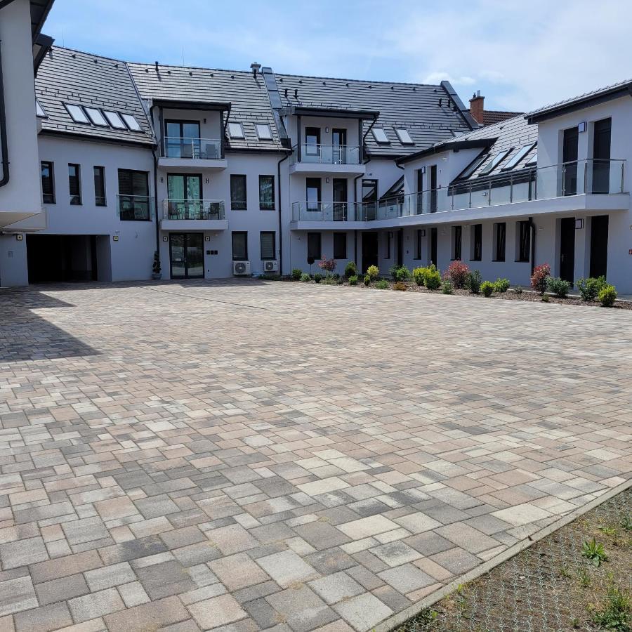 Silver Lodge Apartments Эгер Экстерьер фото