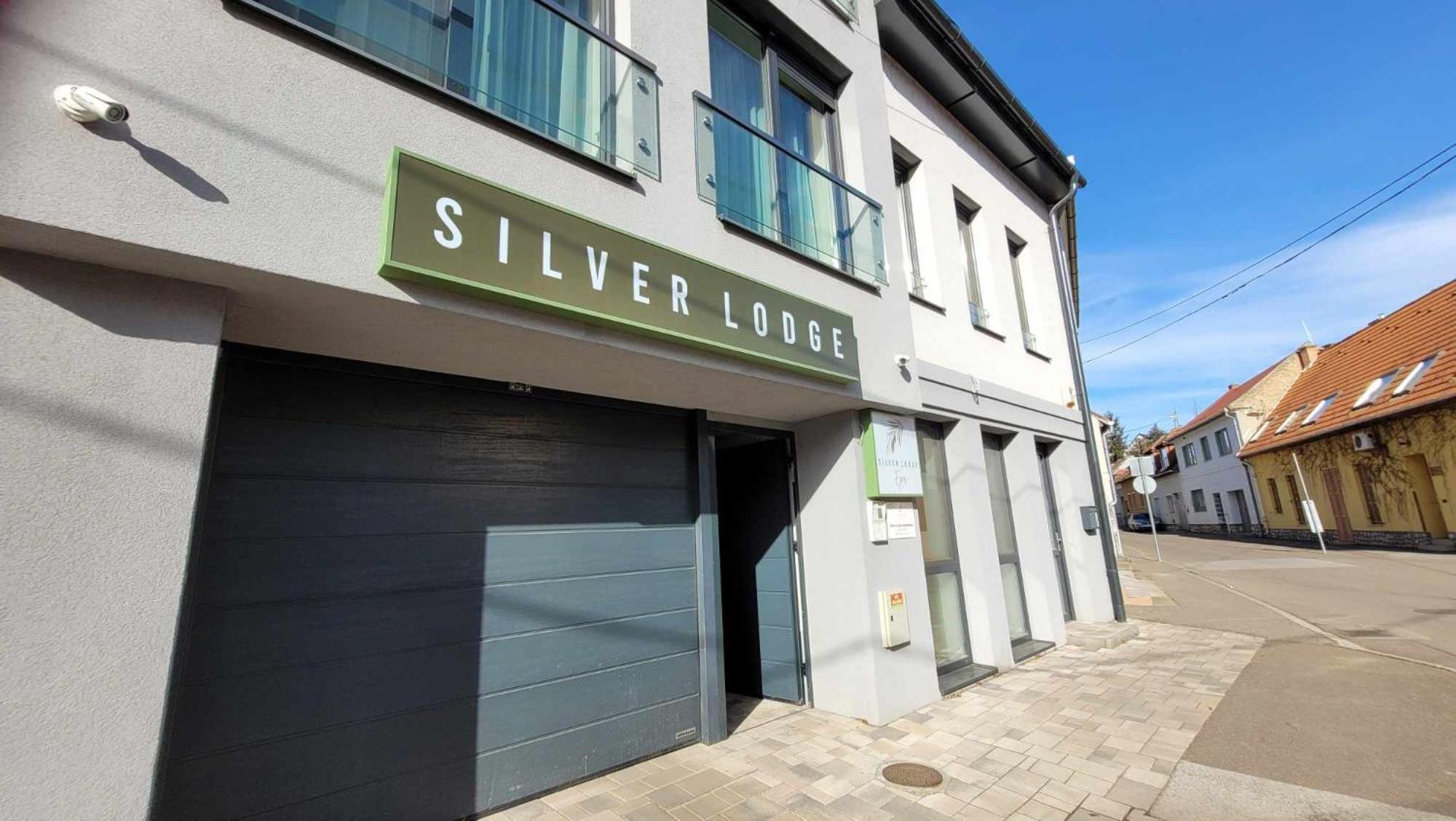 Silver Lodge Apartments Эгер Экстерьер фото