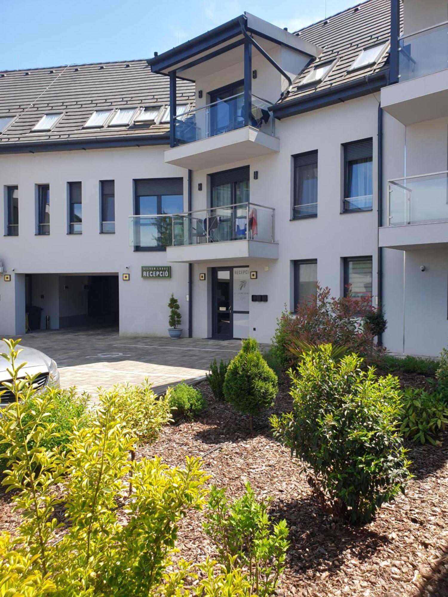 Silver Lodge Apartments Эгер Экстерьер фото